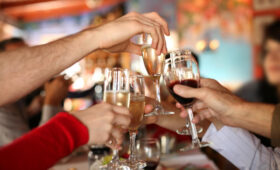 Ученые назвали самый безопасный вид алкоголя, но есть важный нюанс