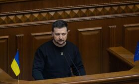 Зеленский — народным депутатам: если не служишь в Раде, то служи на фронте