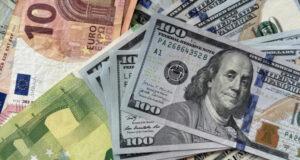 Украинцы массово скупают валюту: что будет с курсом доллара в ближайшее время