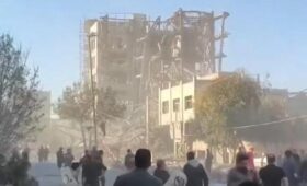 США и Израиль ударили по зданию в Иране, в котором избирали нового главу страны, — СМИ