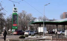 Высокие цены на АЗС выгодны государству: эксперт объяснил причины