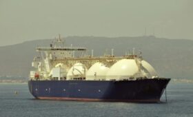 Катар полностью остановил производство сжиженного природного газа, — Reuters