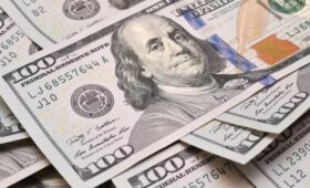 Сколько будут стоить 100 долларов в апреле: прогноз банкира