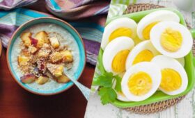 Овсянка против яиц: диетолог объяснила, что полезнее для завтрака