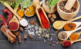 Что поможет укрепить кости: названы 10 трав и специй, богатых кальцием