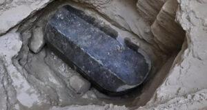 В Египте открыли огромный 27-тонный герметично закрытый саркофаг: что в нем нашли