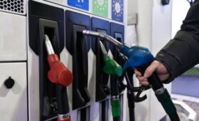 АЗС в день старта кэшбека на топливо огорчили новыми ценниками: сколько стоит бензин