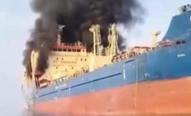 Иран атаковал собственный танкер у Ормузского пролива, — Reuters