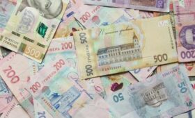 Гривня обесценилась на 50%: экономист оценил перспективы дополнительной эмиссии денег