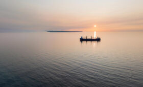 Россия организует вооруженную охрану для защиты «теневого флота», — Bloomberg