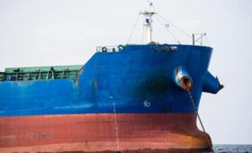 Нефть «застряла» в море: сотни танкеров замерли у берегов Ирана, — Reuters