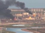 Столб дыма был виден за километры: в США внезапно загорелся крупный НПЗ