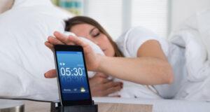 Кардиологи назвали одну распространённую утреннюю привычку, которая ускоряет старение сердца