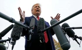 «Трусы, мы это запомним»: Трамп устроил истерику в соцсети