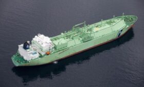 Подбитый «теневой» российский танкер угрожает экосистеме Средиземного моря