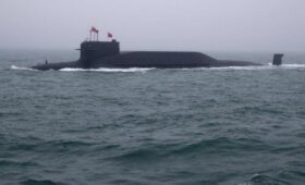 Китай рекордно увеличил расходы на армию, хотя и отстает от США