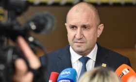 Бывший президент Болгарии заявил о победе своей партии на парламентских выборах