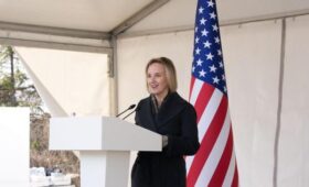 Посол США в Украине уйдет с должности из-за разногласий с Трампом, — FT