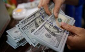 Что будет с долларом и евро в Украине: банкир озвучил прогноз до 3 мая