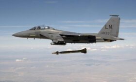 Истребитель США сбит над Ираном, одного пилота спасли, – СМИ