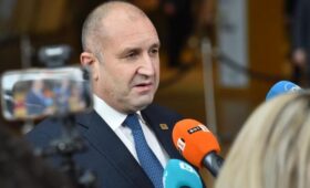 На выборах в Болгарии уверенно лидирует партия пророссийского экспрезидента