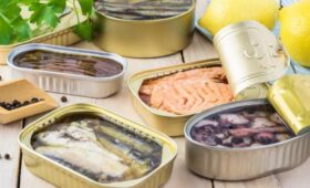 Полезна даже в консервах: названа лучшая для сердца рыба