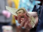 Украина перейдет на базовую социальную помощь, останется только одна выплата, – Минсоц