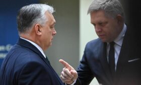 «Отменить бессмысленные санкции»: Орбан и Фицо начали финальный «штурм» Брюсселя