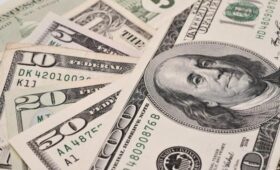 В Украине резко подорожал доллар: что будет с гривней на этой неделе