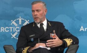 «Очень тревожный сценарий»: адмирал оценил вероятность того, что РФ нападет на страну ЕС