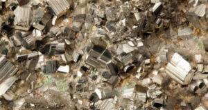 Учёные обнаружили литий в минерале, известном как «золото дураков»: новое открытие