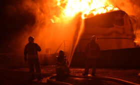 Потеряны тысячи тонн топлива: Россия активизировала удары по нефтебазам Украины, — эксперт