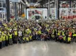 Первый электрический грузовик Tesla Semi сошел с конвейера для серийного производства (фото)