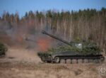 Беларусь обустраивает позиции артиллерии и строит дороги у границы, — Зеленский