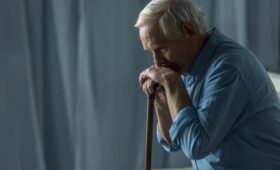 Простой тест дома: «биохакер» рассказал, как за несколько секунд определить биологический возраст