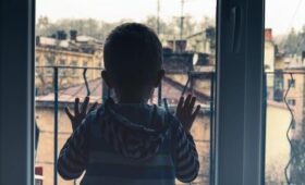 Между похищениями украинских детей и нефтяными гигантами РФ есть прямая связь, – Reuters