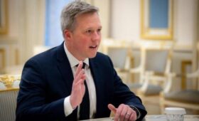 Украина переписала подход к ведению войны, Америка учится на ее опыте, – министр армии США