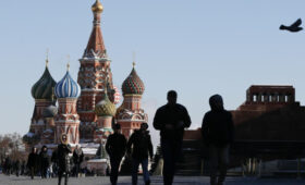 Россияне устали от войны и начинают обвинять Кремль, — Bloomberg