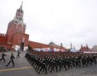 На параде прошли воевавшие против Украины Путин пообещал, что победа будет за ними