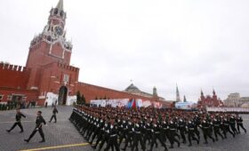 На параде прошли воевавшие против Украины Путин пообещал, что победа будет за ними