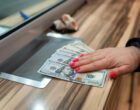 Сколько будут стоить 100 долларов в Украине: прогноз банкира до 10 мая