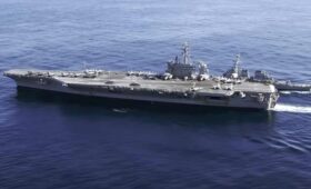 Почти год в море: самый мощный авианосец США возвращается домой
