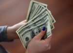 Сколько будут стоить 100 долларов в Украине: прогноз банкира до 24 мая