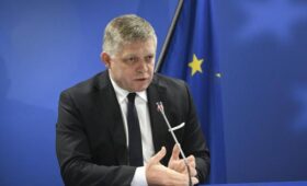 Фицо подтвердил визит в Москву, но на параде не появится