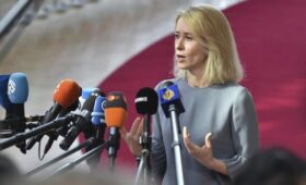 У России не самая сильная позиция, нужно усилить давление: Каллас о мирных переговорах