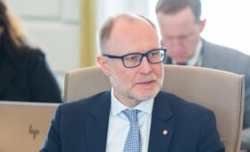 Министр обороны Латвии подал в отставку из-за украинских дронов