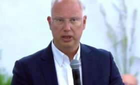 «Талантливый кремлевский иллюзионист»: в СМИ рассказали, что связывает Дмитриева и Путина