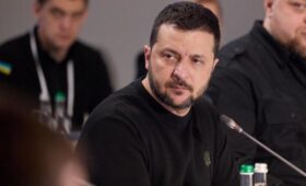 Россияне ищут места, где находится украинское руководство, – Зеленский