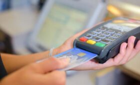 Должникам в Украине арестуют счета: в Минюсте объяснили, оставят ли людей без денег