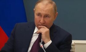 Поражения на фронте и упадок экономики превращают Путина в параноика, — The Telegraph